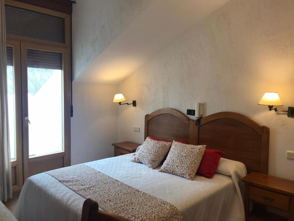 Hostal Decerca Prádena Zimmer foto
